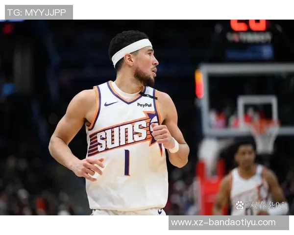 布克手感低迷却助攻频频半场仅得6分4失误展现团队配合